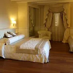 Hotel Santa Chiara & -