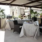 Santa Chiara & -