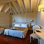 Hotel Santa Chiara & -