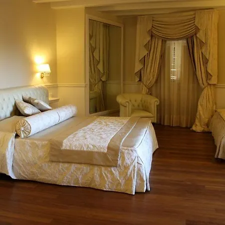 Hotel Santa Chiara & -