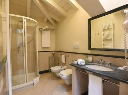 Hotel Santa Chiara 4*