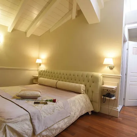 Santa Chiara & - 4*