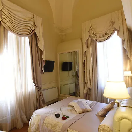 Santa Chiara & -