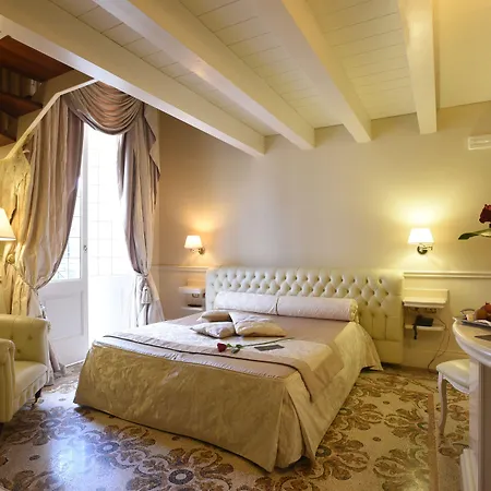 Hotel Santa Chiara & -