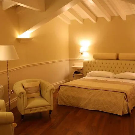 Hotel Santa Chiara 4*