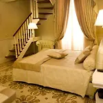 Santa Chiara & -