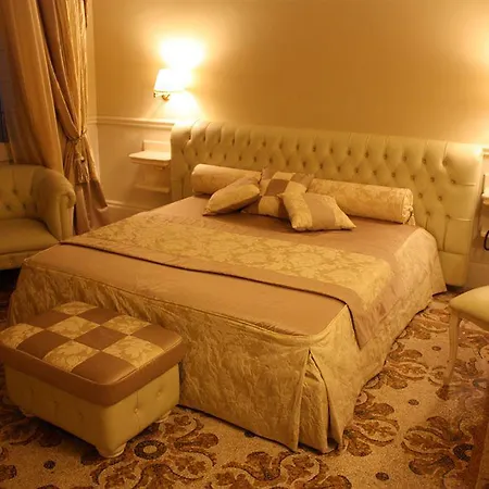 Santa Chiara فندق ليتشي