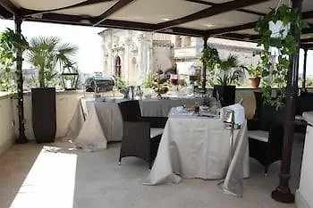 Santa Chiara & -