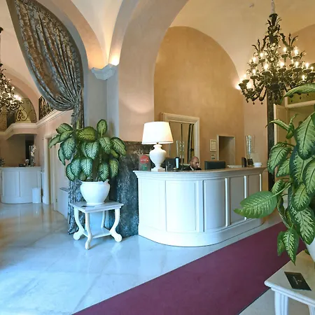 Santa Chiara ليتشي