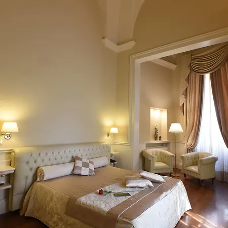 فندق Santa Chiara 4*