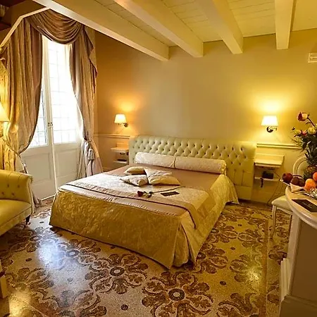 Santa Chiara & - 酒店 4*