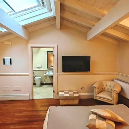 Hotel Santa Chiara & -