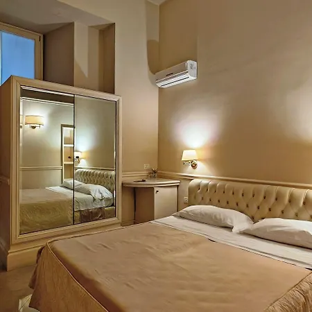 Santa Chiara & - 4*