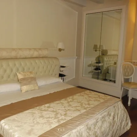 Santa Chiara فندق