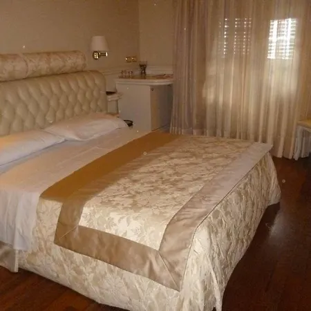 Santa Chiara & -