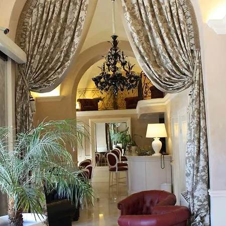 Santa Chiara Otel