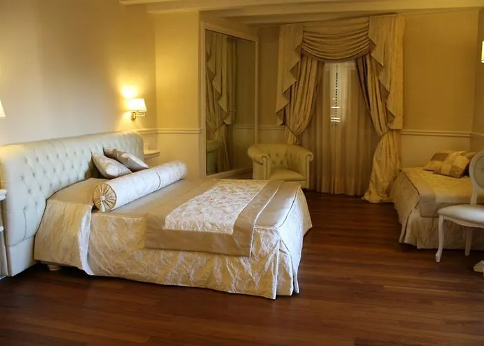 Ξενοδοχείο Santa Chiara & -