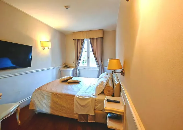 Hotel Santa Chiara 4*