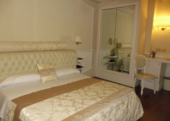 Santa Chiara & - Hotel