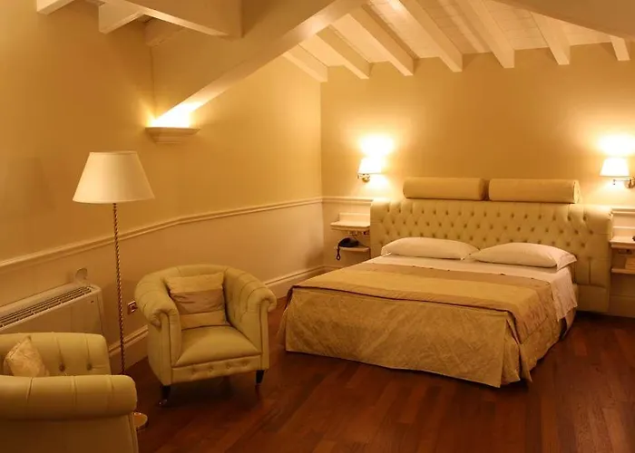 Hotel Santa Chiara 4*